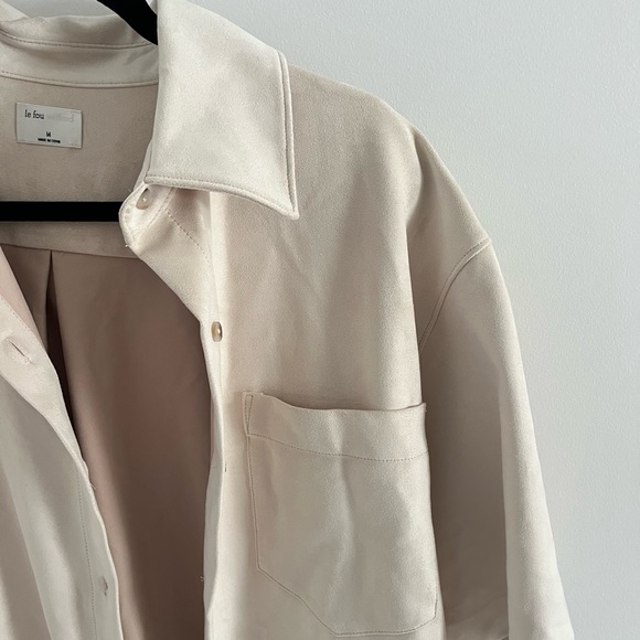 Aritzia Oversized Suede Button Up Size M - Picture 4 of 4